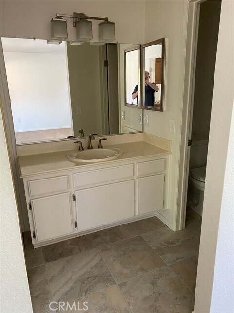 Building Photo - 5050 Canyon Crest Dr