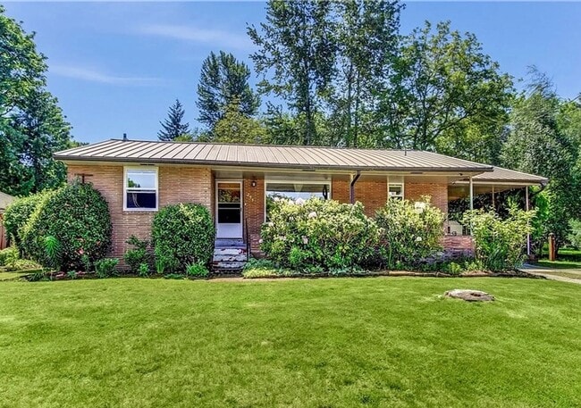 Building Photo - 295 NW Cherry Pl