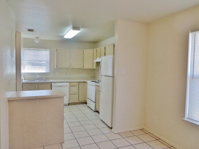 Building Photo - 2 Bedroom 2 Bathroom Unit In Georgetown