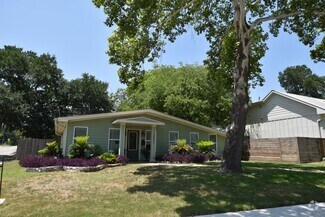 Building Photo - Charming Highland Village Home with Guest ...