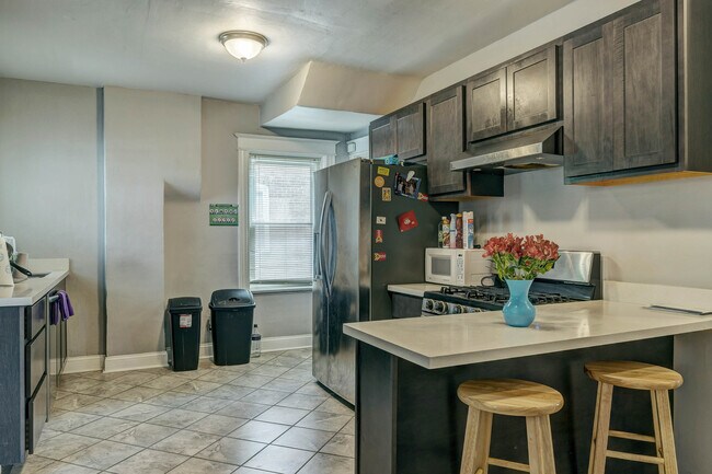 Building Photo - 6415 Cates Ave