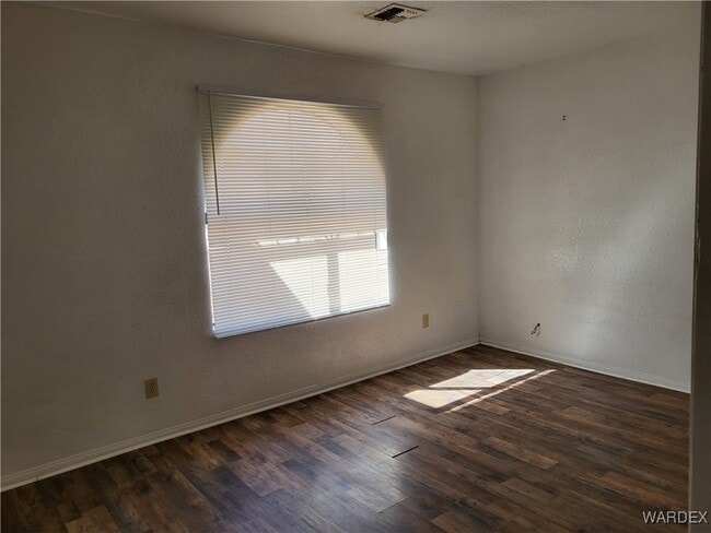 Building Photo - 2864 Country Club Dr