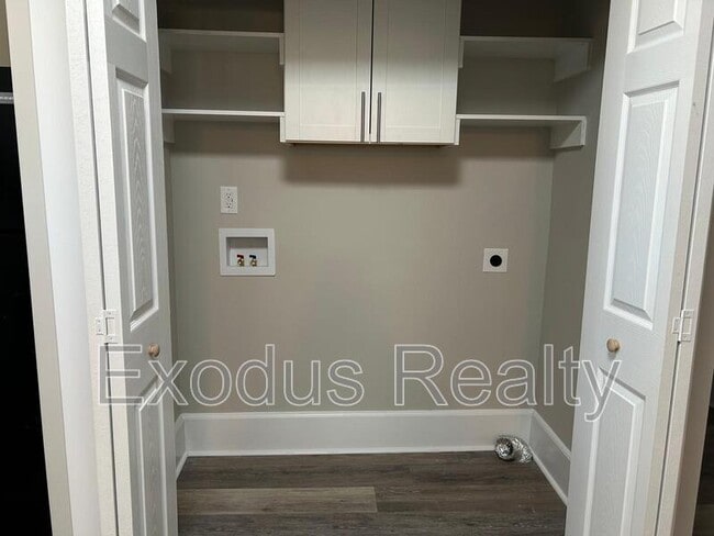 Building Photo - 311 Bracken St