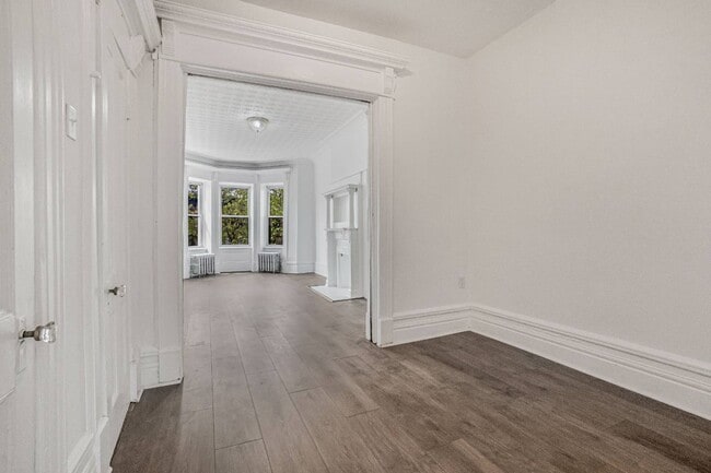 Building Photo - 421 58th St