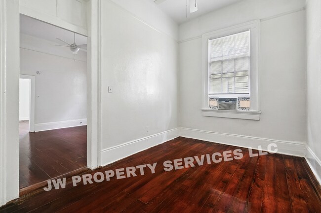 Building Photo - 2332 Ursulines Ave