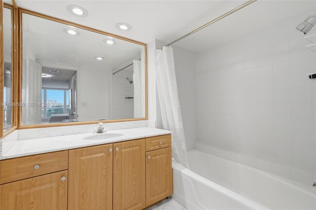 Building Photo - 2100 S Ocean Ln