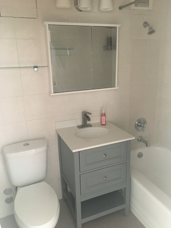 Building Photo - 3100 N Lake Shore Dr