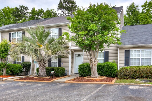 Building Photo - 2 Bedroom 2.5 Bath Townhouse