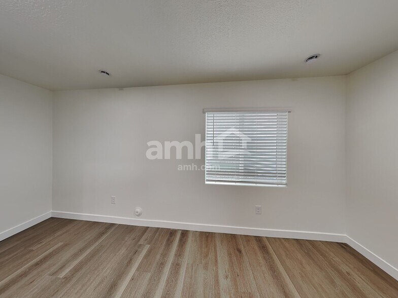 Building Photo - 1256 W Mahogany St