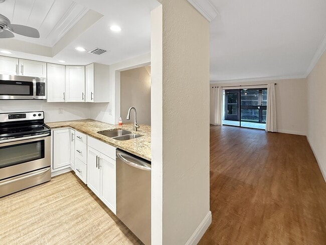 Building Photo - 6110 Whiskey Creek Dr