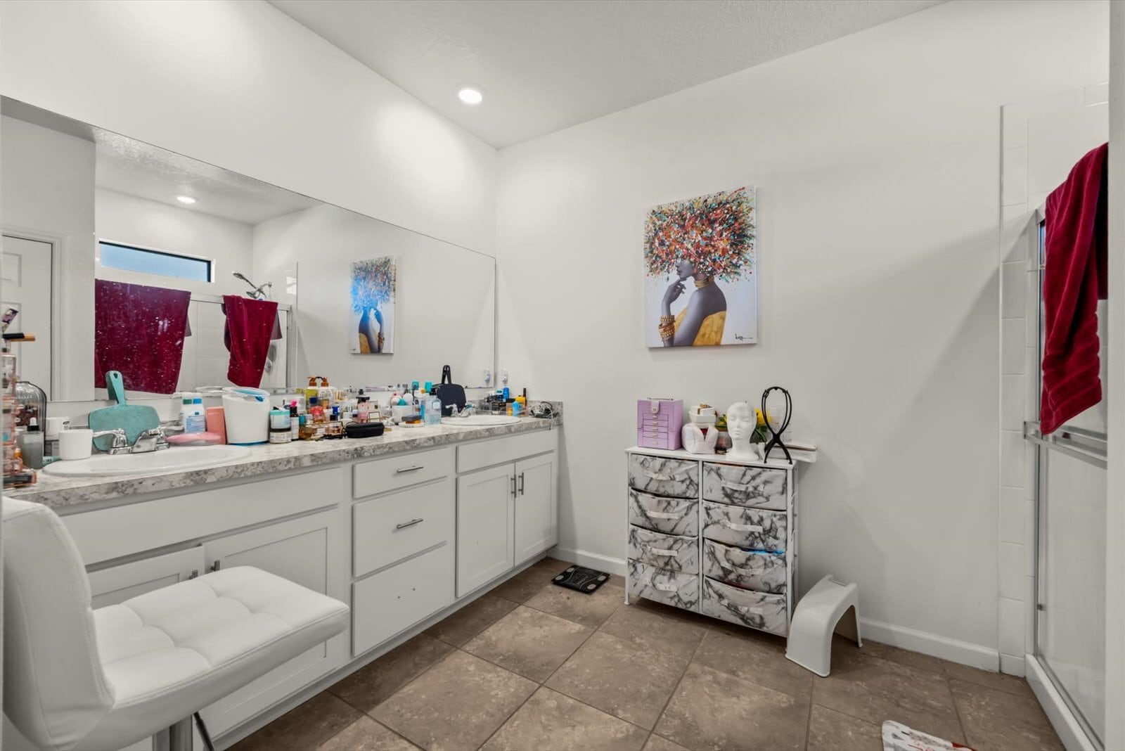 Building Photo - 6545 NW Oaklawn Way