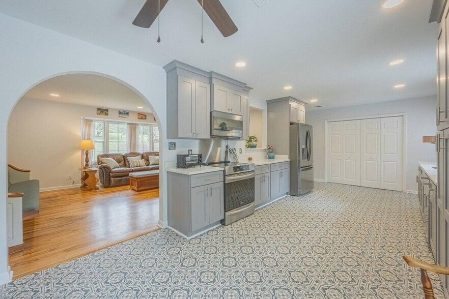 Building Photo - 635 Rivermont Rd