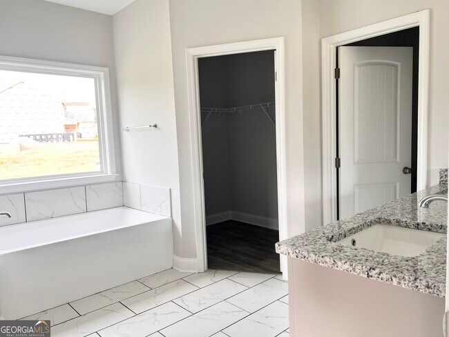 Building Photo - 8024 English Ivy Ct
