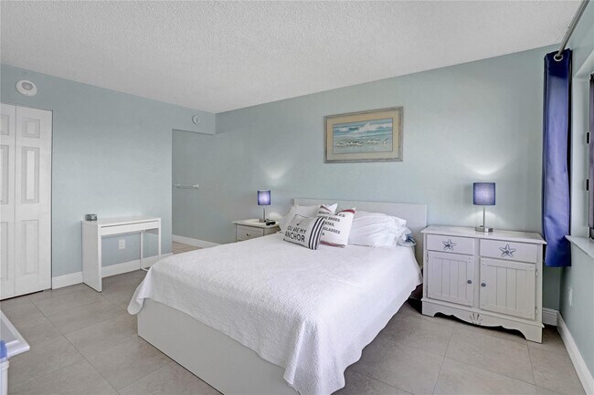 Building Photo - 4200 N Hwy A1A