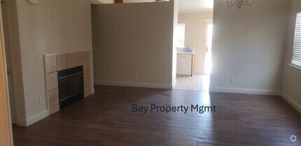 Building Photo - 4 Bedroom 2 Bath home that sits in quite c...