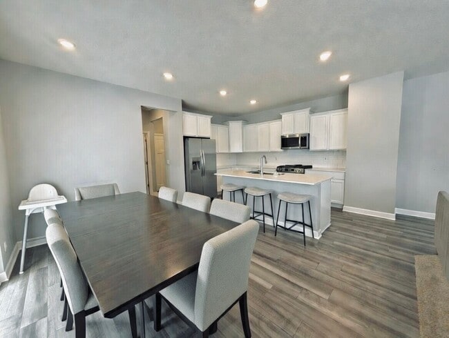 Building Photo - Beautiful New Construction 5bed 4bath Home in Otsego