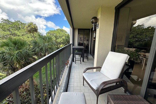 Building Photo - 2480 Presidential Way