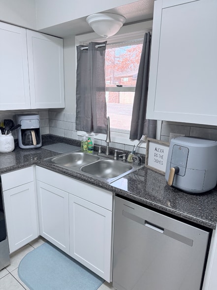 Building Photo - 11 August Ln