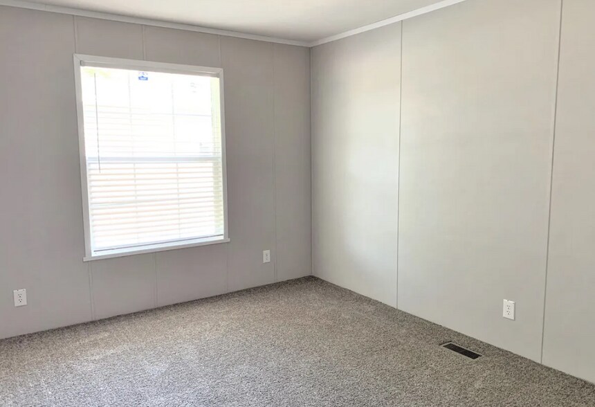 Building Photo - 16703 Fall River Rd