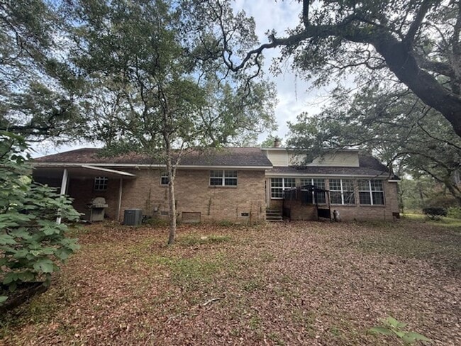 Building Photo - Farm House w/pastures For Lease