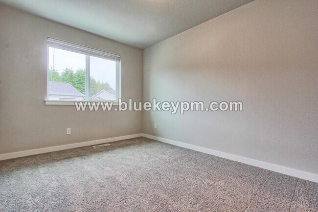 Building Photo - 3 Bed, 2.5 Bath Townhome Near WSU and Legacy Salmon Creek