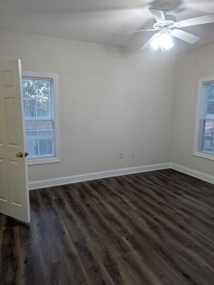 Building Photo - 2073 Silvercrest Dr