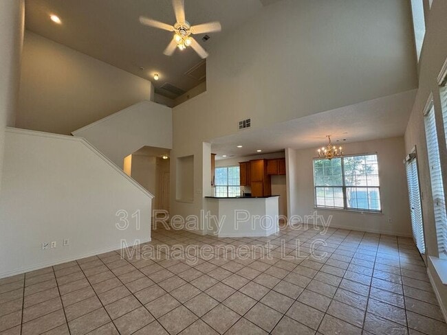 Building Photo - 900 Englewood Ln