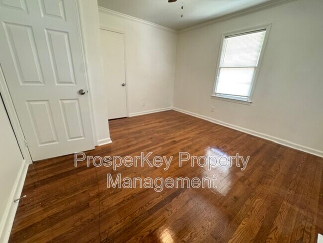 Building Photo - 340 Adelle St SE