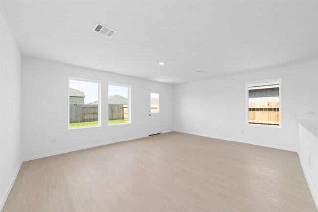Building Photo - 3028 Huntersville Dr