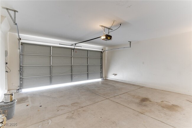 Building Photo - 11032 African Sunset St