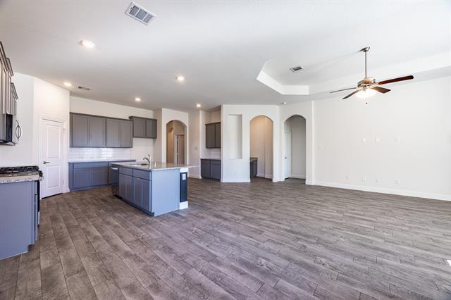 Building Photo - 4037 Woodford Dr