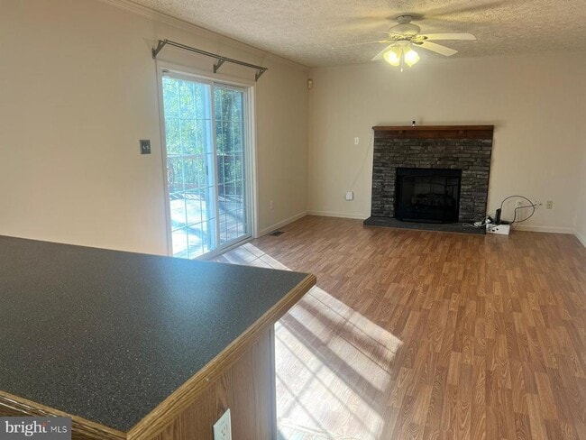 Building Photo - 46843 Planters Ct