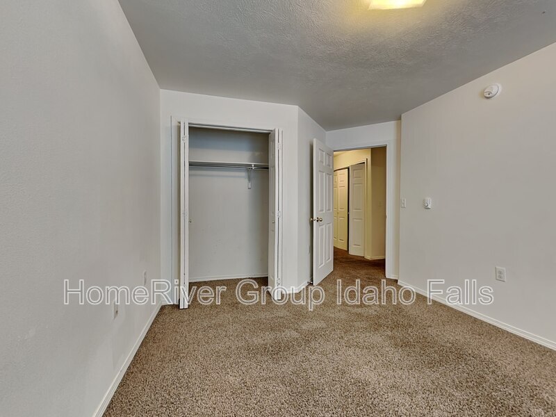 Building Photo - 3180 Chasewood Dr