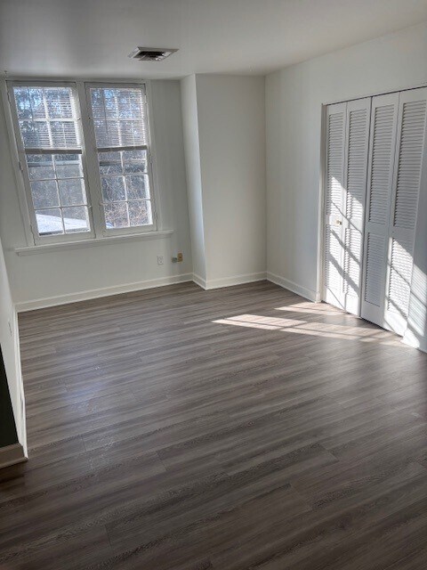 Building Photo - 224 Cherry St