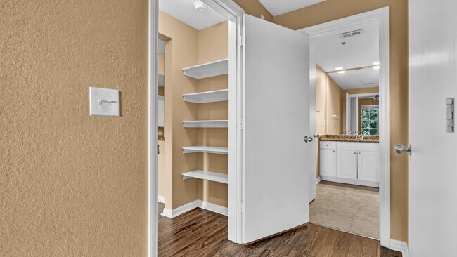 Building Photo - Great South Tampa 1st Floor 2BR/2BA Condo ...