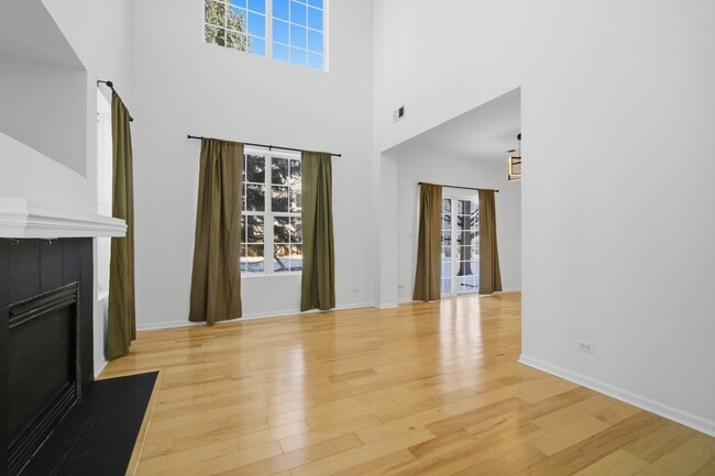 Building Photo - 1929 Golden Gate Ln