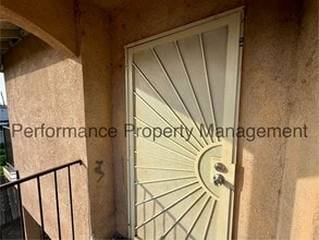 Building Photo - 1408 E 9th St