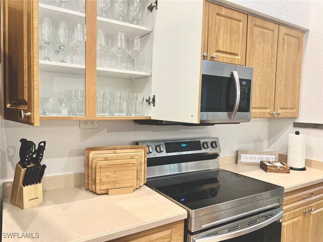 Building Photo - 220 18th Ave NW