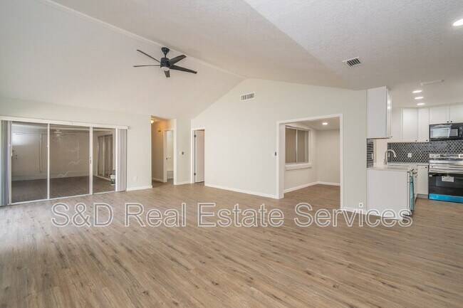 Building Photo - 304 La Serena St