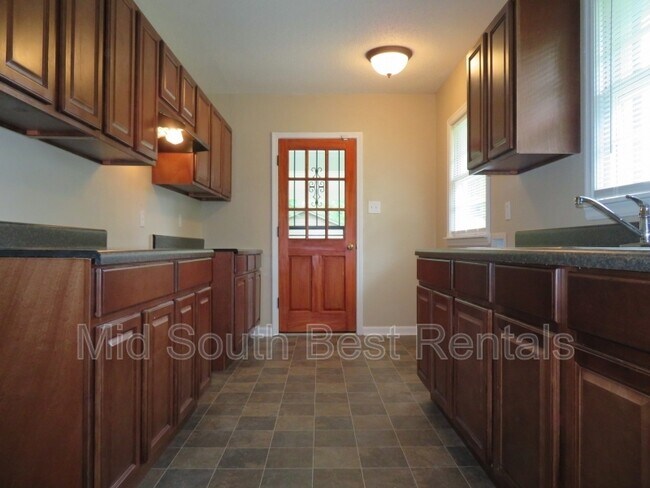 Building Photo - 1882 Driftwood Ave