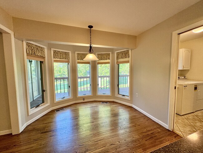 Building Photo - 212 Talah Ln