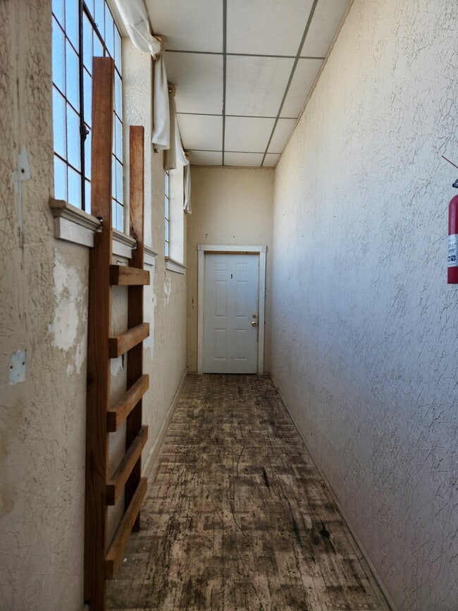 Building Photo - 208 MAINApt