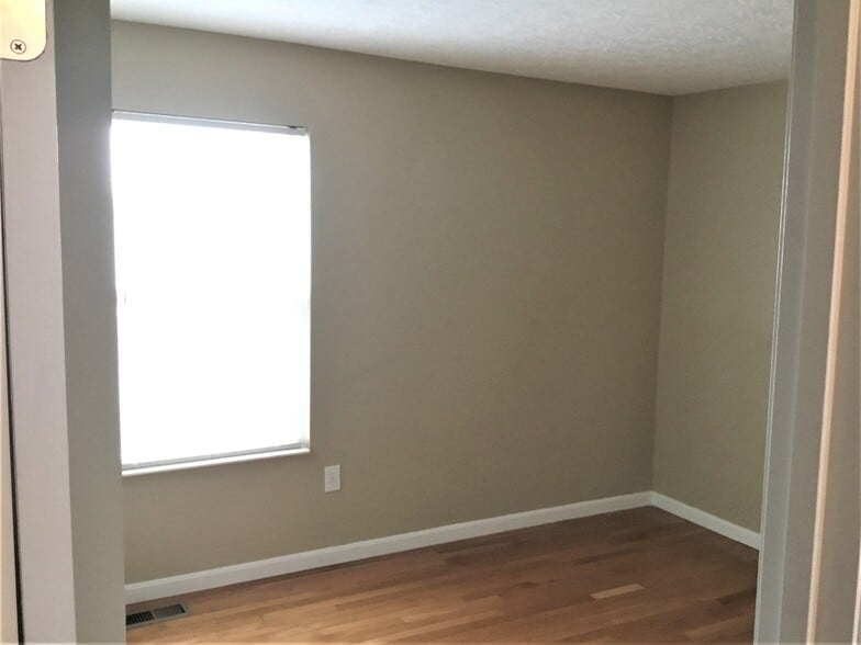 Building Photo - 447 Hartford Ct