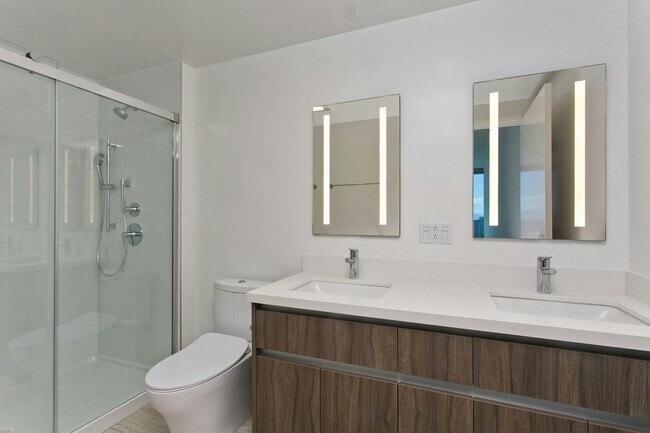 Building Photo - 1515 Liona St