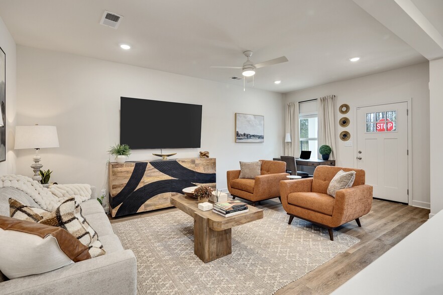 Building Photo - Forest Creek Townhomes