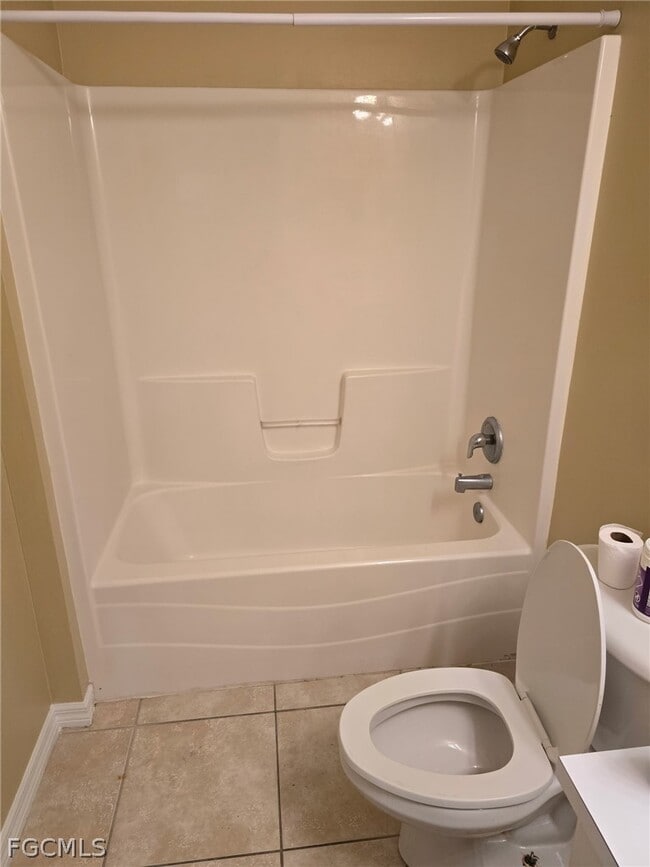 Building Photo - 2633 Sunniland Blvd