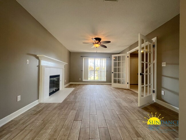 Building Photo - Charming 4 Bedroom Home in Mary Esther!