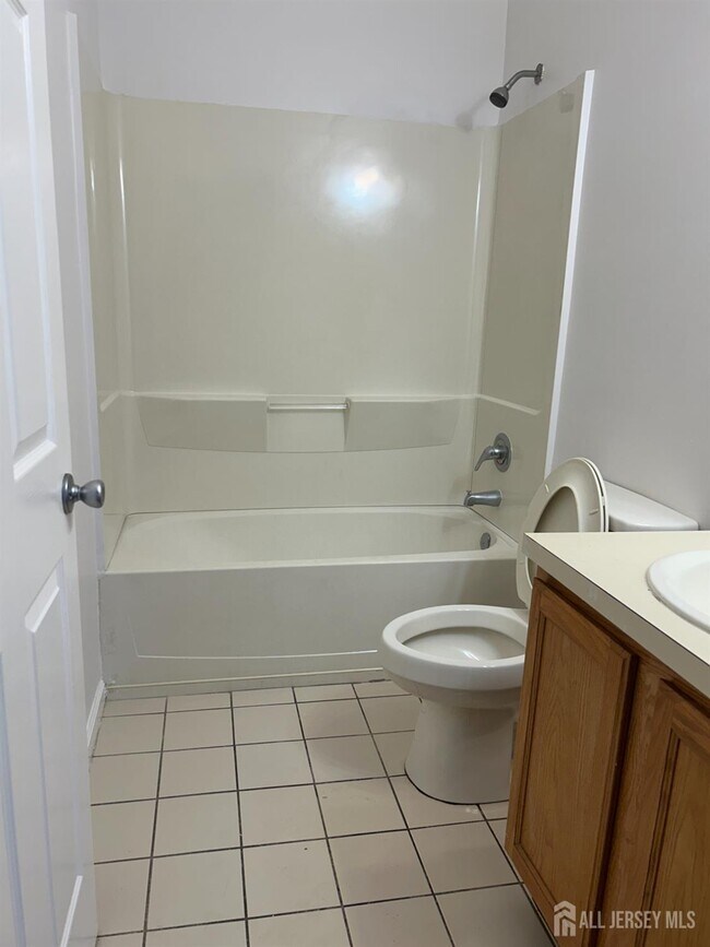 Building Photo - 114B Remsen Ave