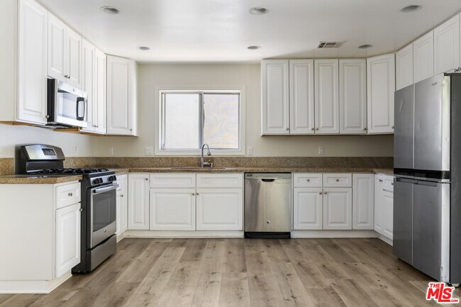 Building Photo - 4513 Wawona St