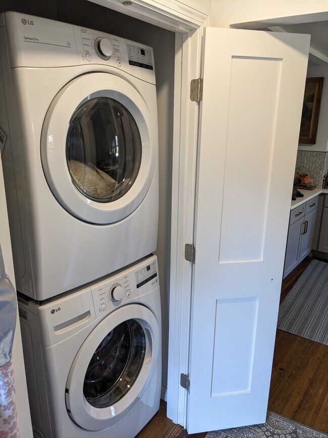 Building Photo - 265 Homeland St